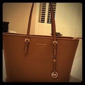 Jet Set Travel Tote - tech friendly